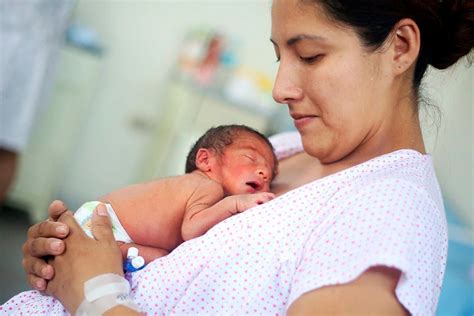 El cuidado canguro es importante para los bebés prematuros